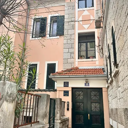 아파트 Dommali Cozy Loft *